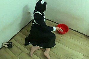 nympho maid sucks huge cock 😍