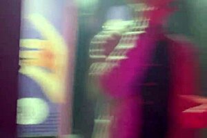 O bar com calcinhas penduradas no teto