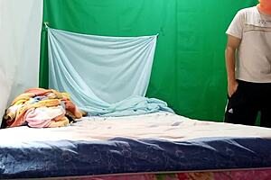 mi padrastro esta de compras ven te invito para divertirnos hagamos una pijamada con mascaras y pongamonos sucios - porno real casero