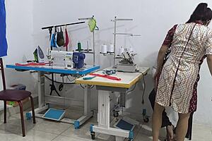 Intense seduction in the sewing workshop with assplay 😘