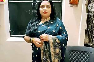 indian desi bhabhi meets neighbour boys for a homemade chat