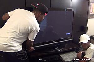 Giselle leon gets dicked behind dumpster 😈