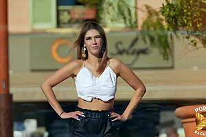 Coquette takes two huge cocks for her afternoon snack 😏🍆🍆