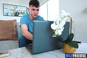 Milf CIA Agent Freeused 😈