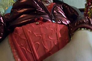 milfycalla hot pantyhose slut wants santa presents! 😘