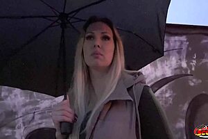 जर्मन लड़की मैरी शेरी को बर्लिन में पहली कास्टिंग फक के लिए उठाया गया