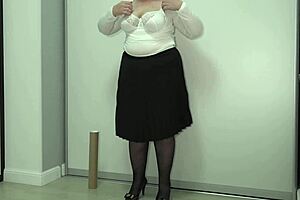 Mature Teacher Shows Big Ass and Tits in Photoshoot