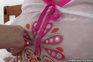 Granny with big tits gets fingered by photographer