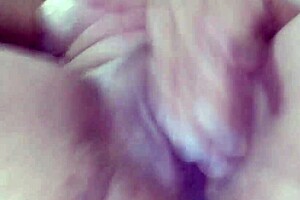 Real Amateur Iranian Mom Masturbates To Squirting Orgasm 😍