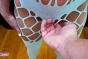 mercedez fills her pussy with vibro and gives bj