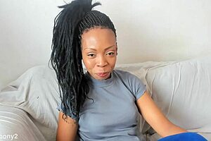 ebony milf with big ass sends message to followers for comments