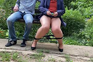 damn, you don't see this every day in public park 😍