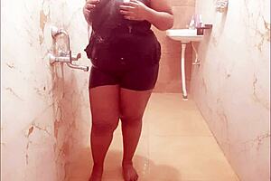 Myanmar Sexy Milf Takes Shower