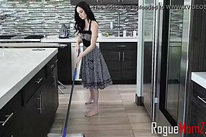 I feel so aroused watching housekeeper Jenna Ross and Sovereign Syre in a groping threesome with tribbing.