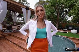 Hot Realtor Thanks Her Friend for the Good Opportunity!