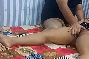 Mooie Indiase stiefdochter plezier met stiefmoeder of meer?