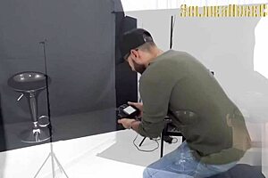 The webcam model tries to seduce the viewer in this session