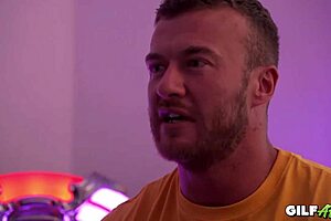 Ich habe meine Stief-GILF hart gefickt