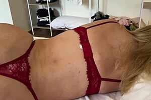 i share a bed with my step mom in hotel, getting cum covered