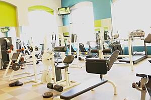 Chunky sofia rose gets intimate on the kitchen counter with rome major