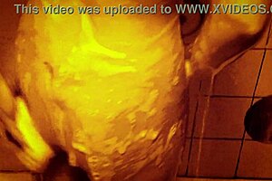 Sexy milf takes a slow mo shower, so horny 😏