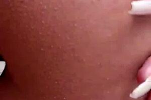 Seduzindo For A Delicious Handjob With Big Cock!