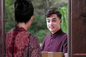 India Summer welcomes new visitor with oiled massage