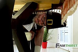 Family's Bold Squirt Fest At Thanksgiving With Mommy And Uncle