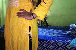 INDIAN HOT BHABI FUCKS WITH DEVER IN DOGGY STYLE, BIG ASS BENT OVER.