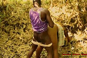 Outdoor ebony mummy gets hairy pussy fucked hard in the bush!