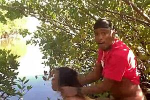 A quickie at the beach with deepthroat.