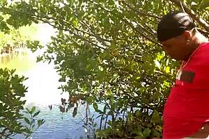 A quickie at the beach with deepthroat.