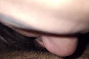 mi madrastra me despierta con una mamada, eyaculo en su boca?