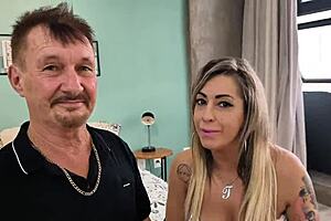 Fodendo A Enteada E A Madrasta Juntas