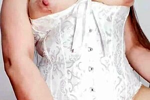 Latina milf with giant cameltoe masturbates for her stepson in leggings