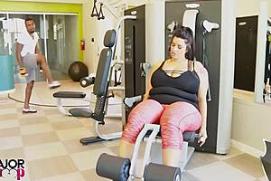 Sofia rose flirts with rome major in gym, leading to intense pussy pounding