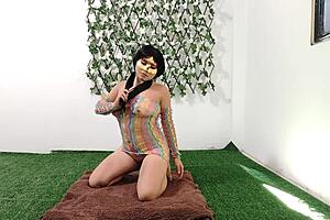 LA INGENUA Y NUEVA SARITACOKETA ESTÁ MUY EXCITADA REALIZANDO LA PRUEBA PARA EMPEZAR UNA DOBLE PENETRACION PROFESIONAL MUY PRONTO EL VIDEO EXCLUSIVO EN PREMIUM