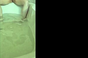 Milf Enjoys Solo Bath Orgasm 😍