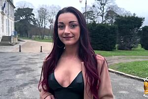 أنجيلا جولي ميلف أوروبية تشتهي مص في لانجري