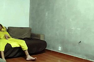 Flagrei meu sobrinho nerd pikachu se masturbando na sala e não resisti 😈