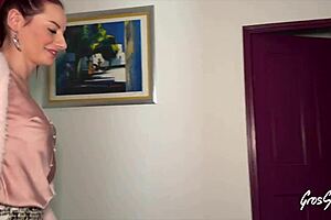 Sally Rouquine Coquine Savoure Deux Queues