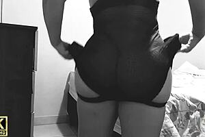 lays lopes masturbates in trailer 😏