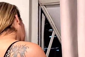 Loira Fatal E Negão Implacável Alerta de Perigo e Desejo no Ar