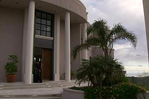 Haley Paige's Chef Delivers Hot Snacks And Gives Her A Hot Beef Injection!