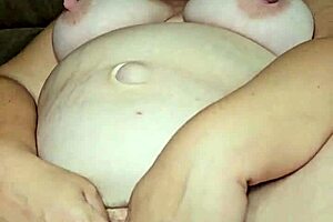 Thick Preggo Milf Squirting From Big Pussy