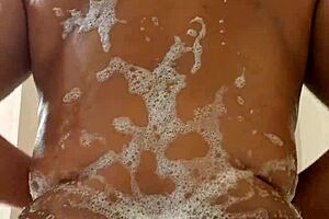 Stayrichgirl shows big tits and ass during rich bath time update in December 2024.