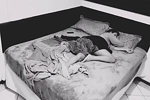 coloquei uma câmera escondida em casa e flagrei meu vizinho comendo minha esposa completo no red