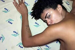 Fudendo o cuzinho da casada enquanto o marido estava em casa ela no motel chorando na pica 😍