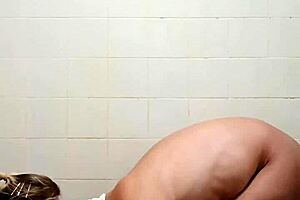 Sandra's intense deepthroat cumshot