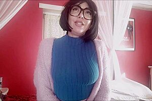 Is Chantal's Squirting with New Sex Toy Too Provocative for Voyeurs?